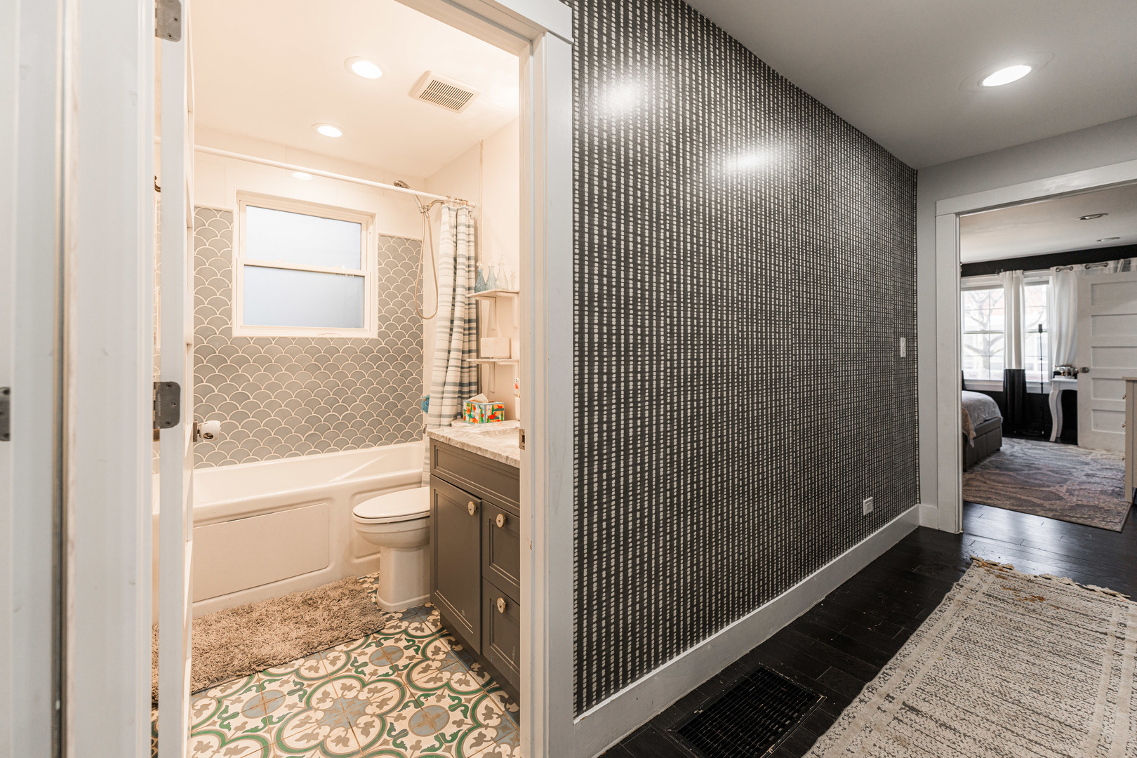 7341 N California Avenue