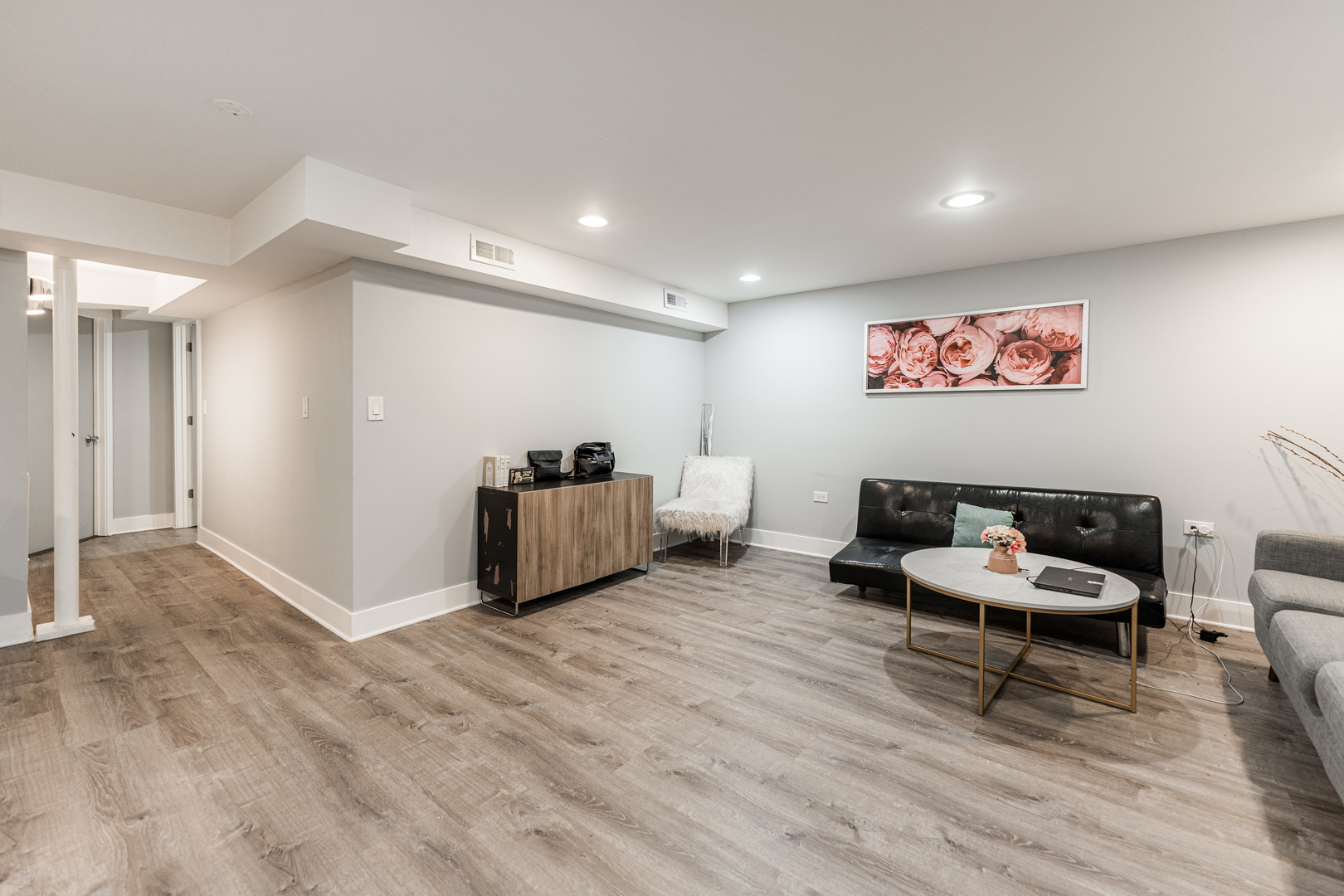 7341 N California Avenue