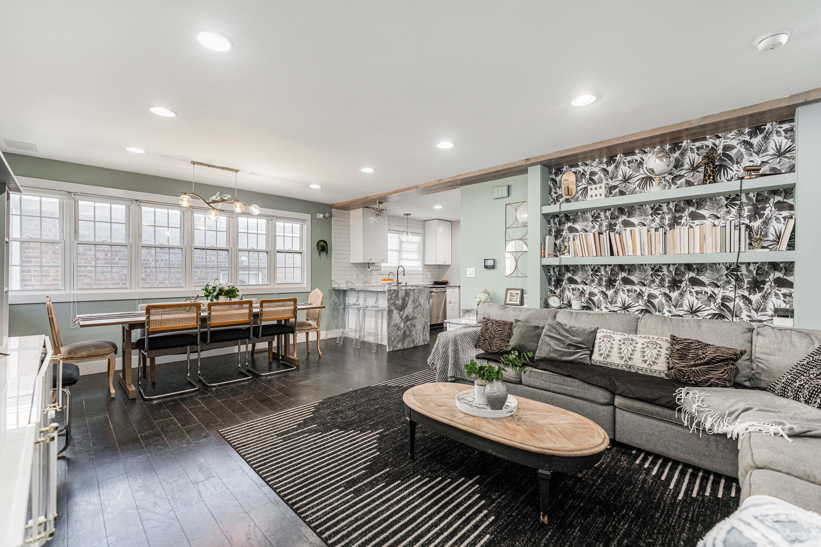 7341 N California Avenue