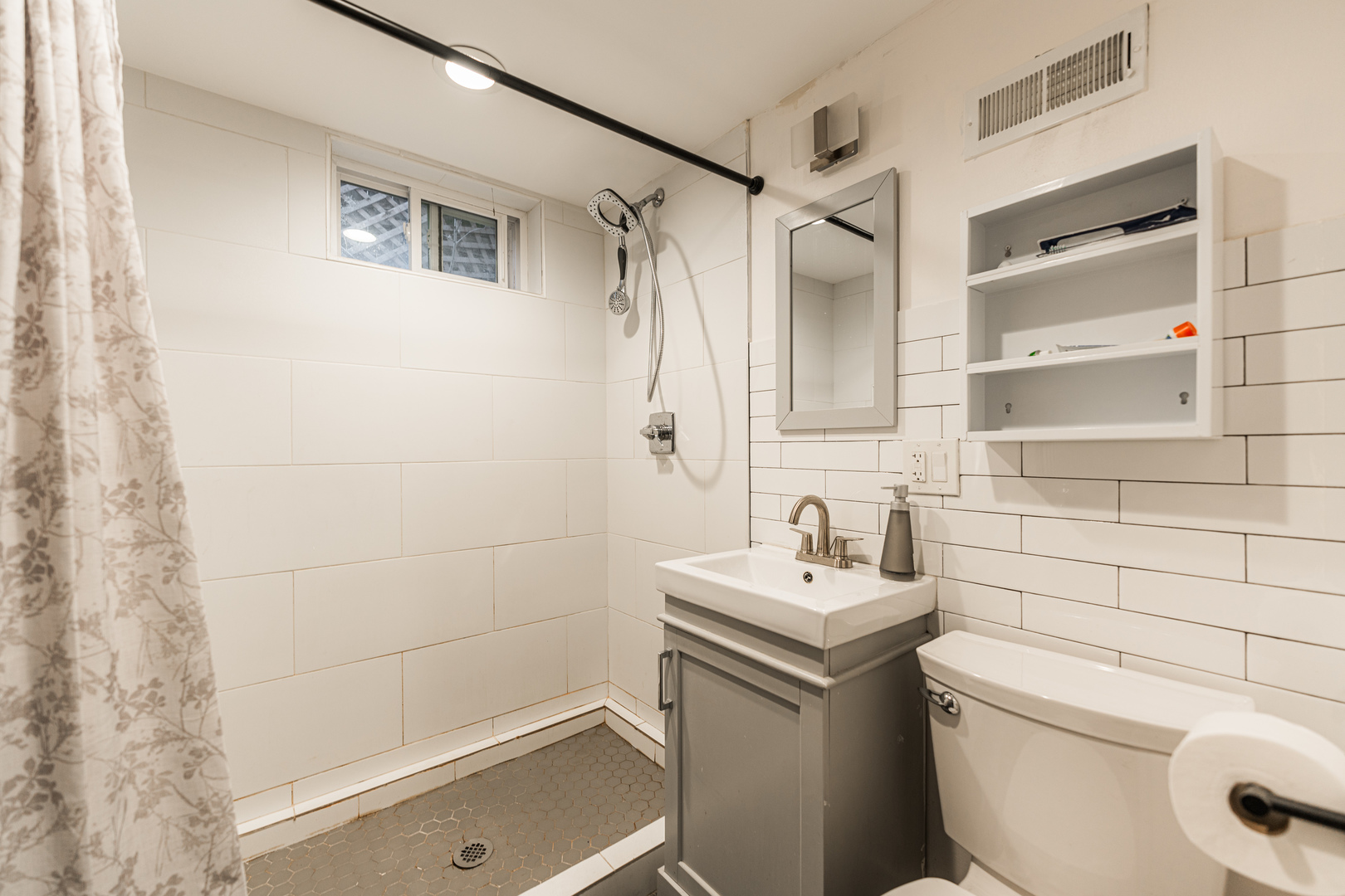 7341 N California Avenue