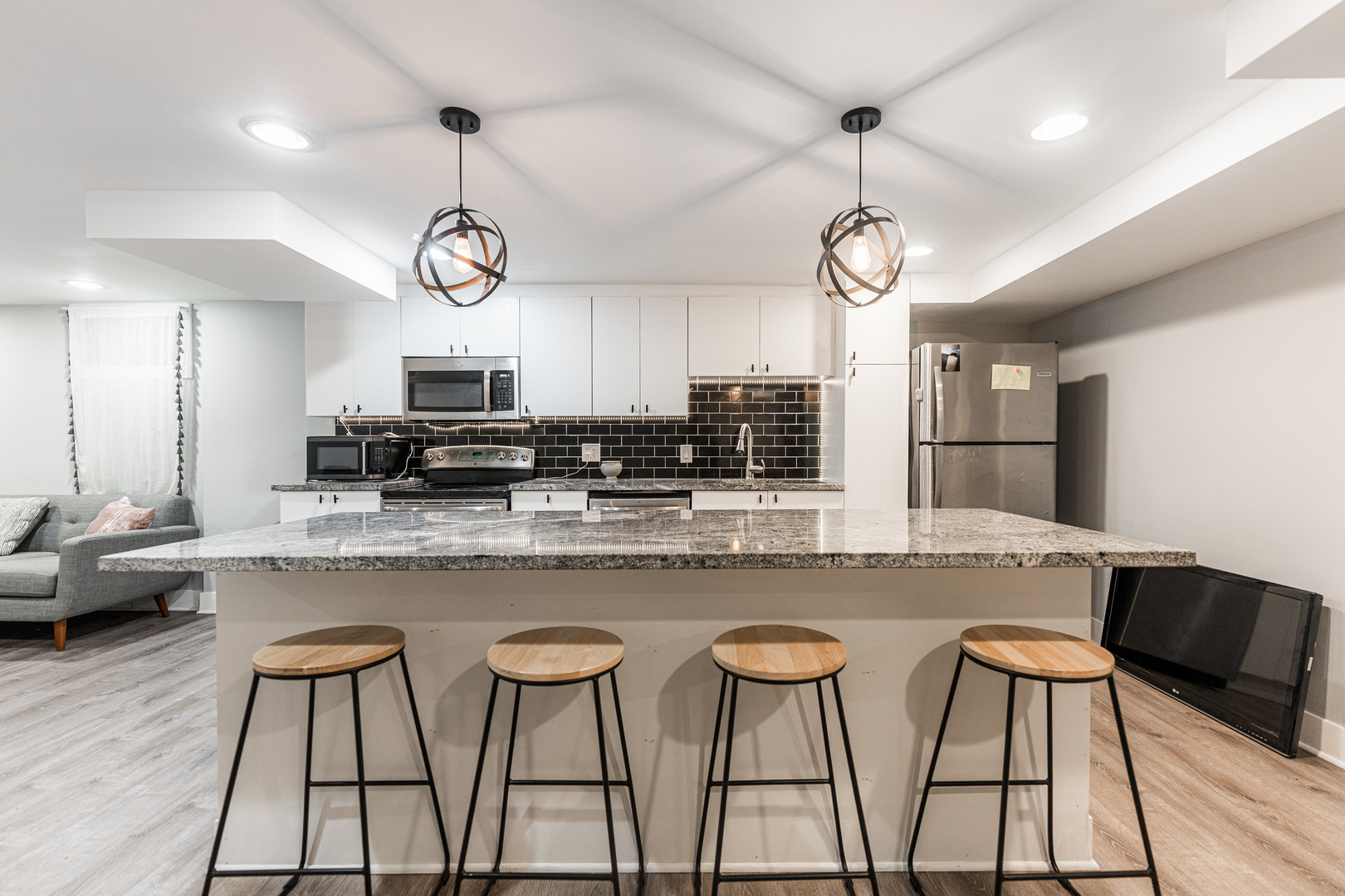 7341 N California Avenue