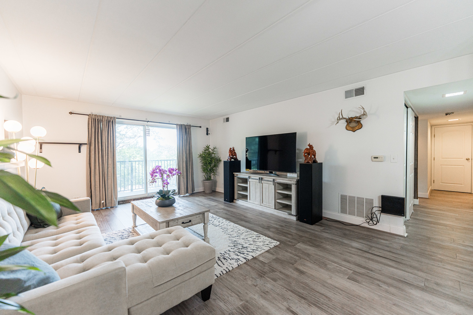 5S040 Pebblewood Lane Unit: W303