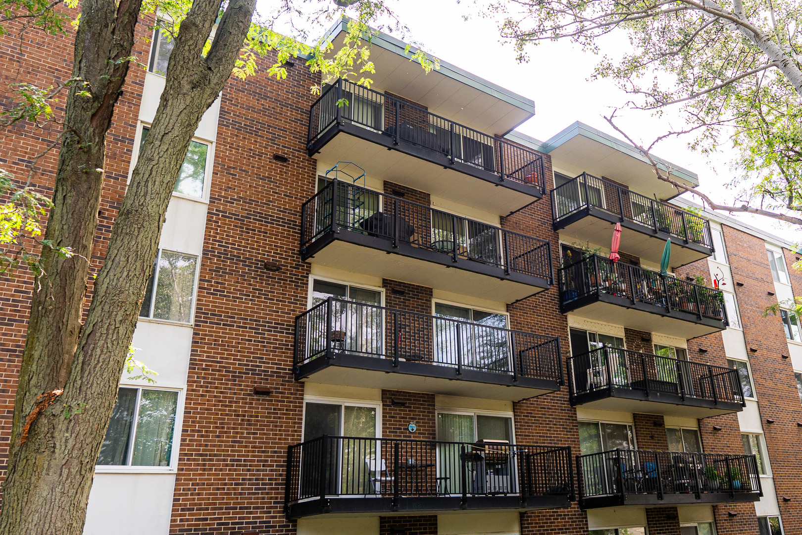5S040 Pebblewood Lane Unit: W303