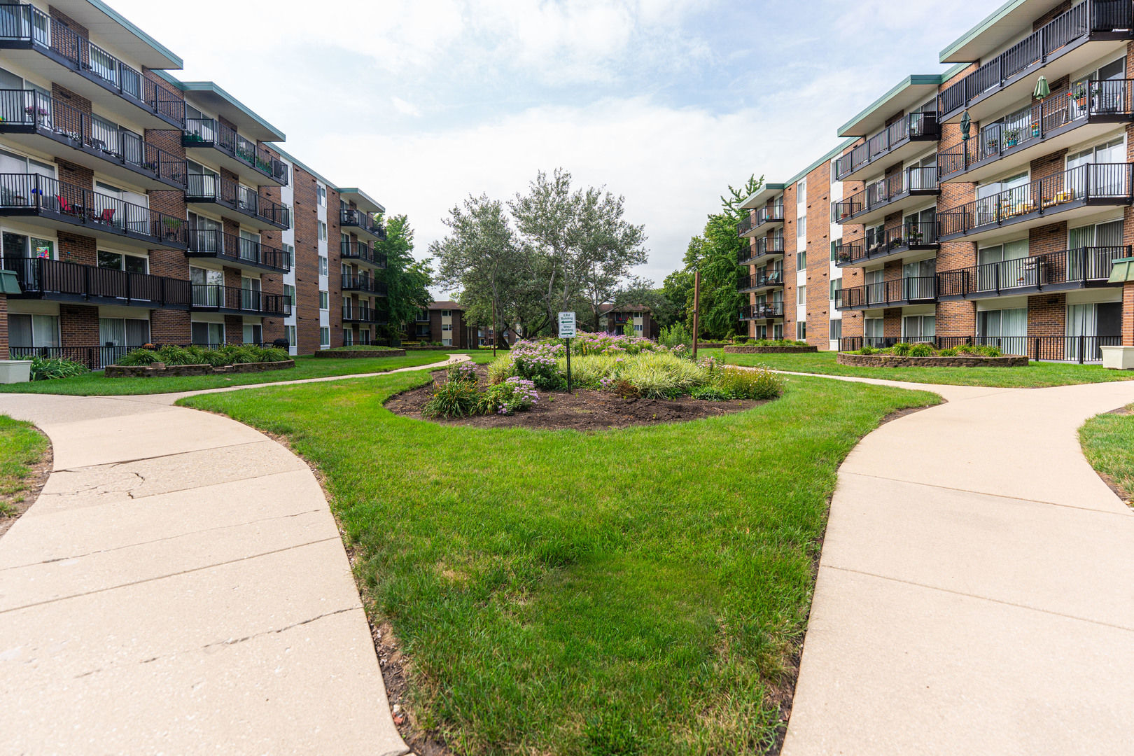 5S040 Pebblewood Lane Unit: W303