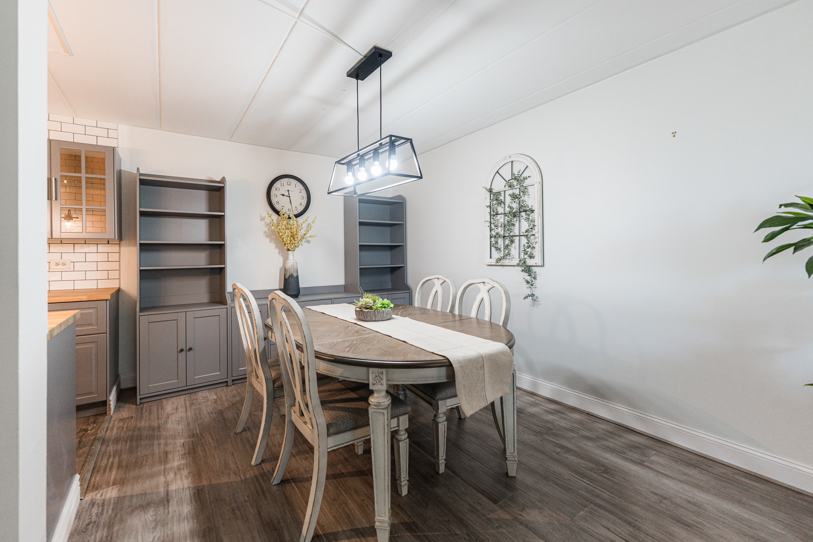 5S040 Pebblewood Lane Unit: W303