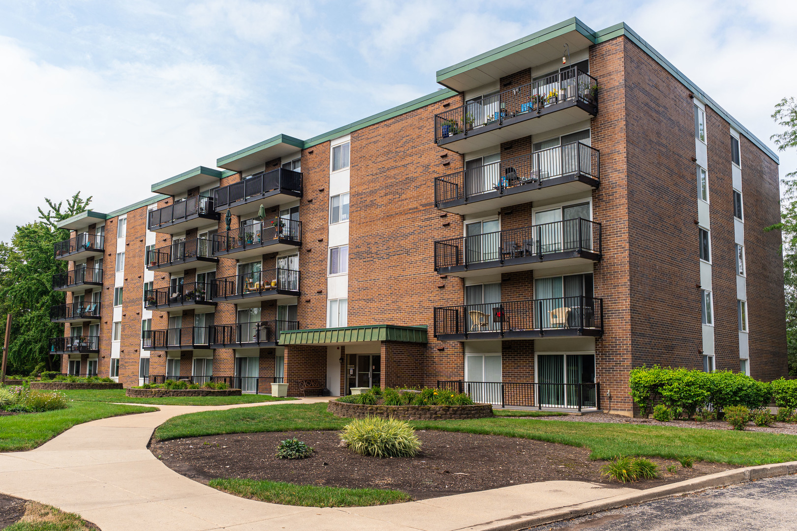 5S040 Pebblewood Lane Unit: W303
