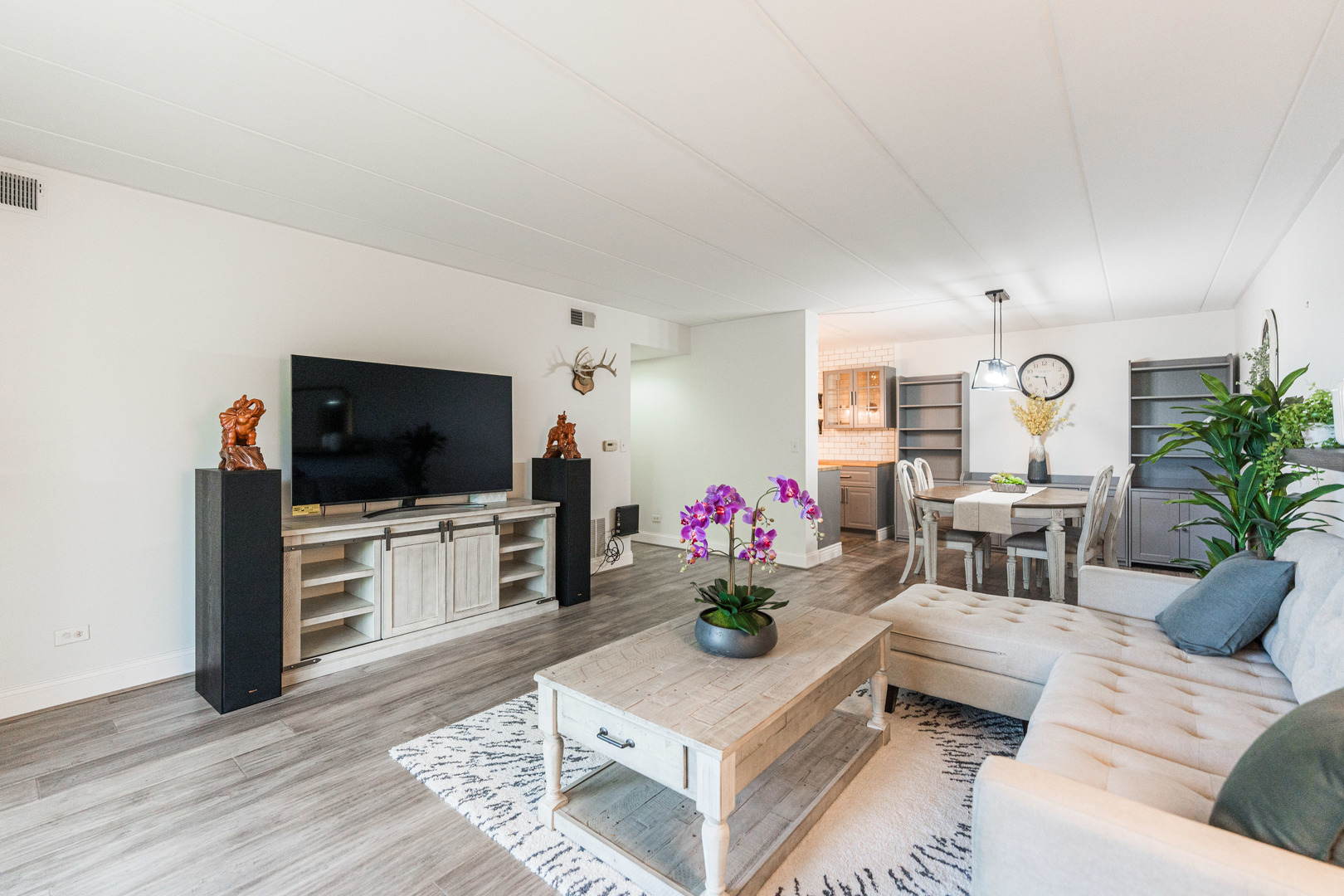 5S040 Pebblewood Lane Unit: W303