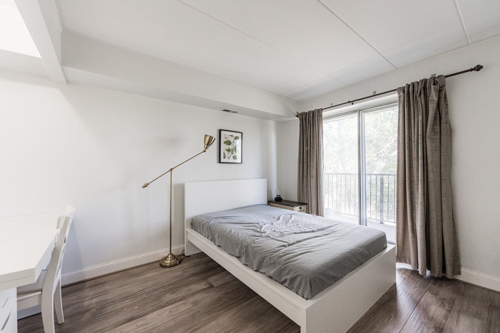5S040 Pebblewood Lane Unit: W303
