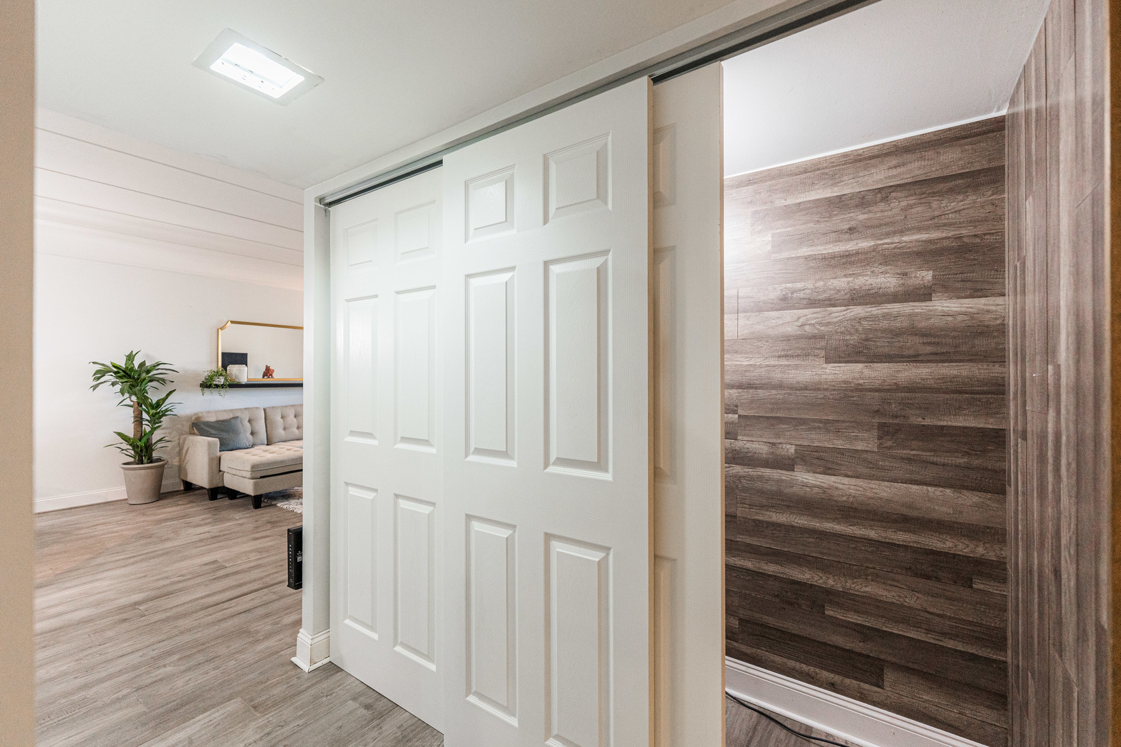 5S040 Pebblewood Lane Unit: W303
