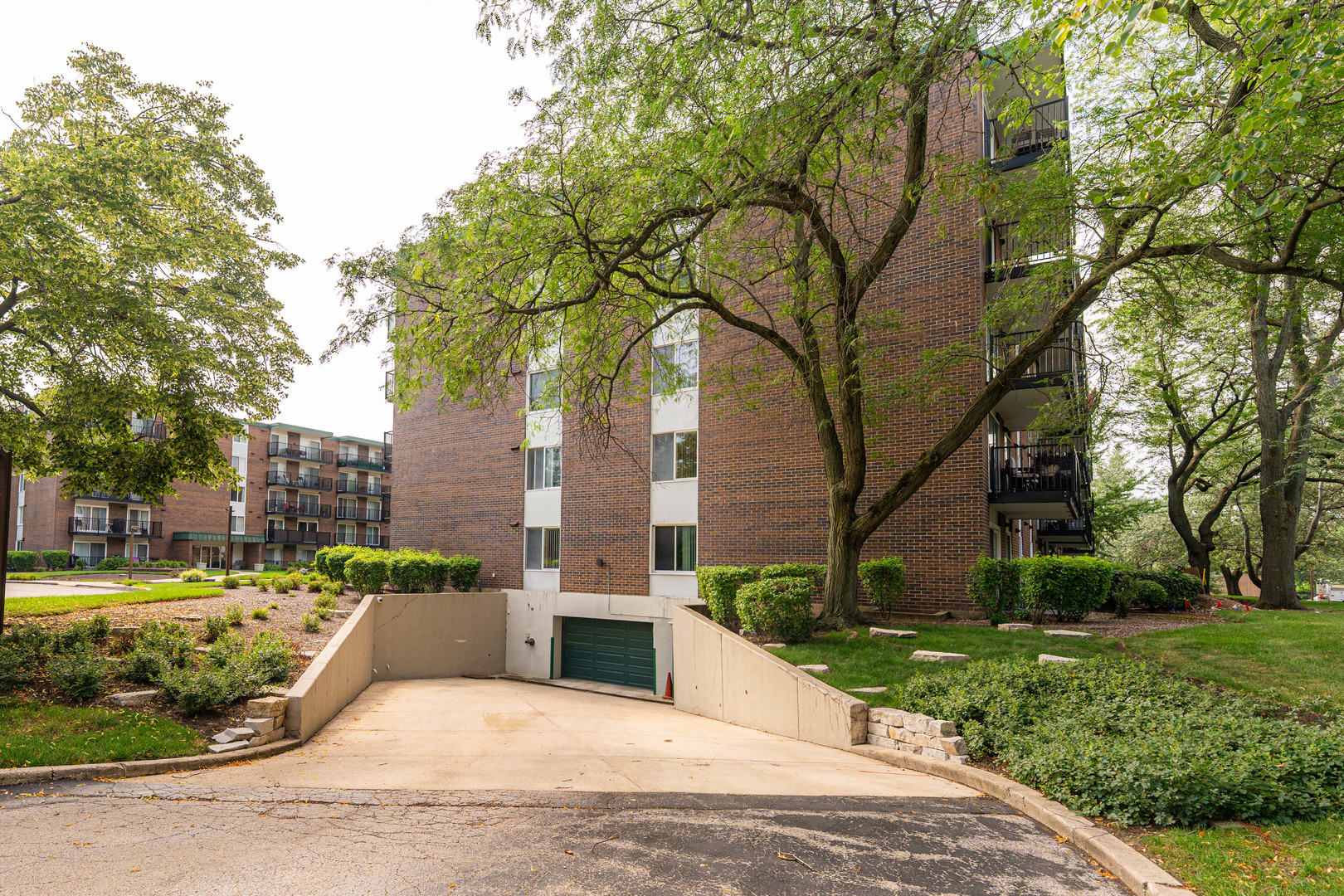 5S040 Pebblewood Lane Unit: W303