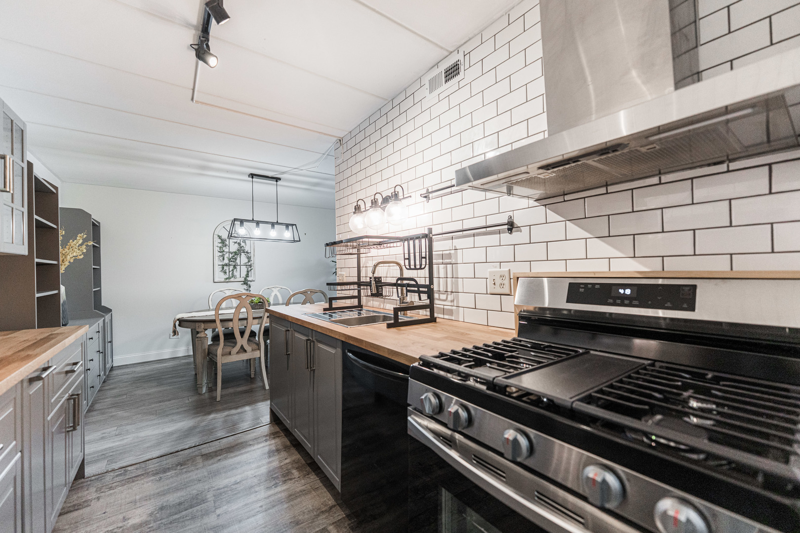 5S040 Pebblewood Lane Unit: W303