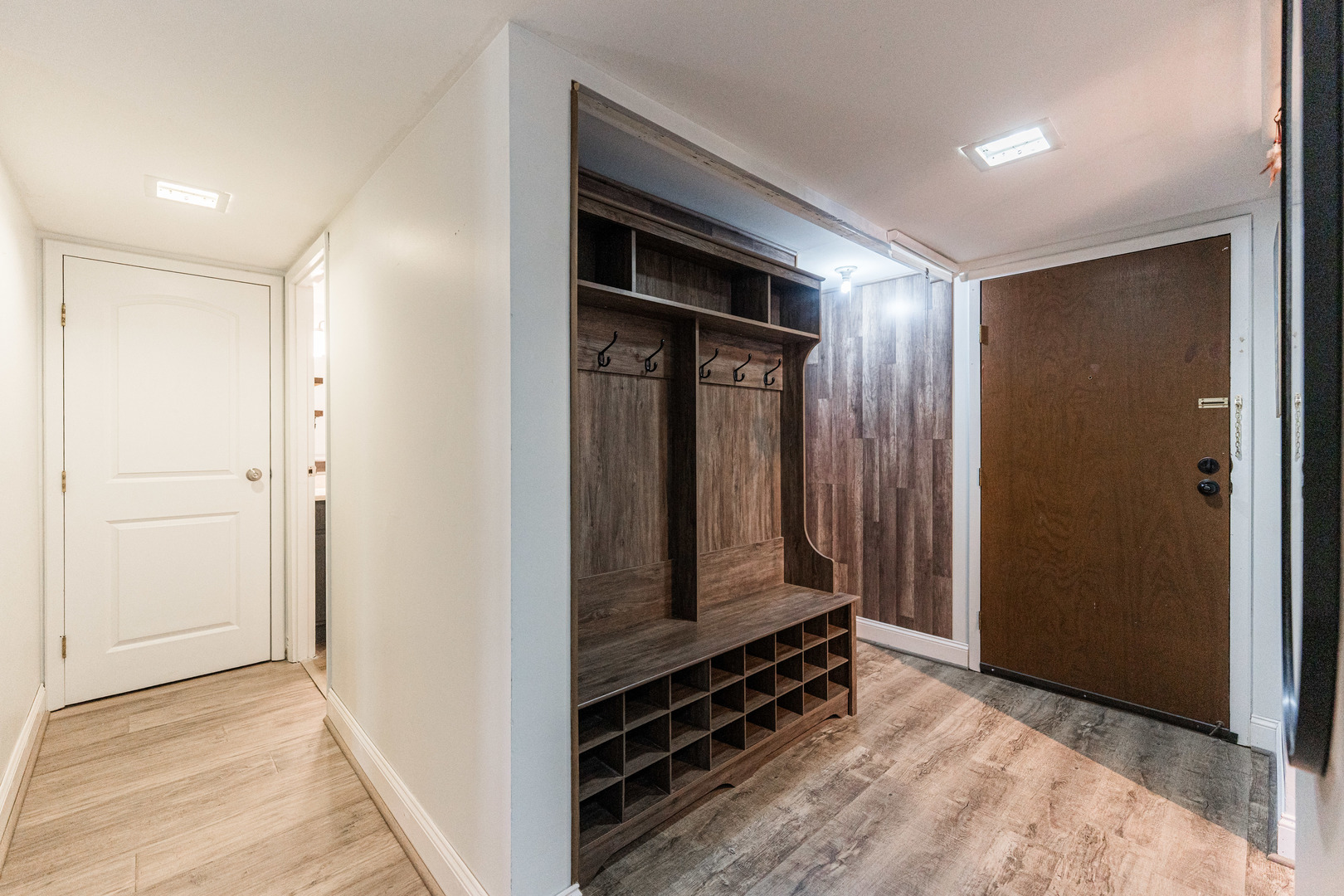 5S040 Pebblewood Lane Unit: W303