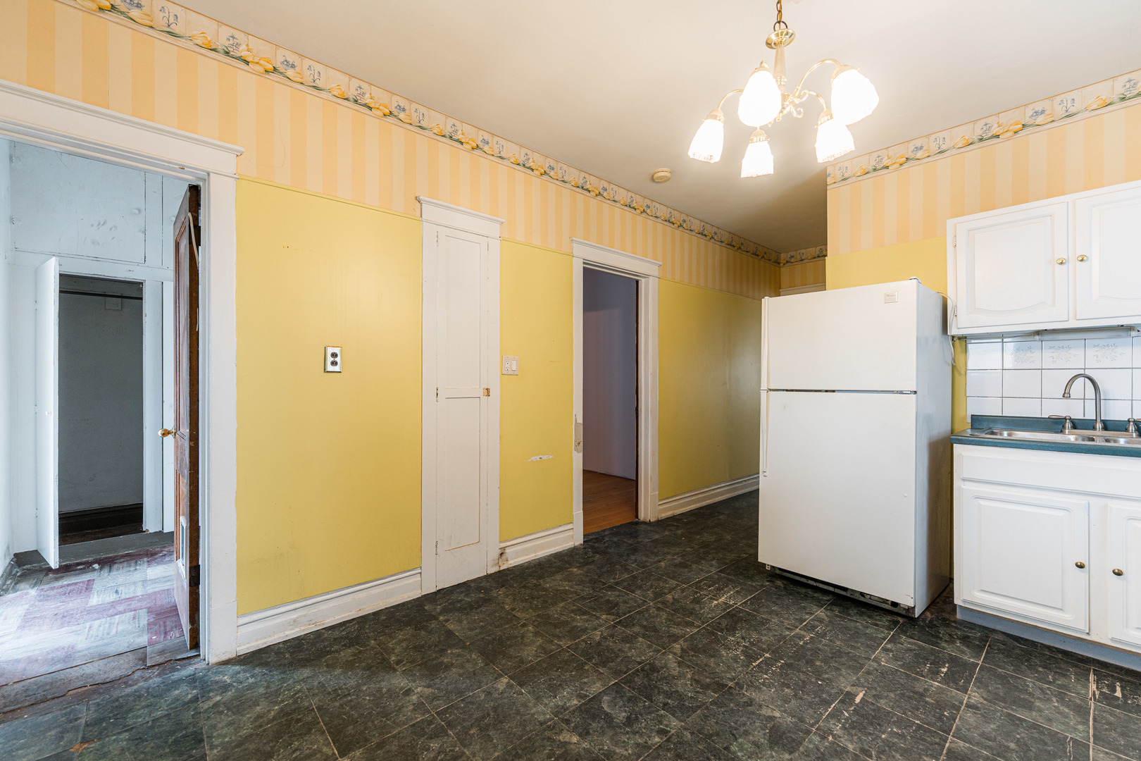 4610 W Altgeld Street