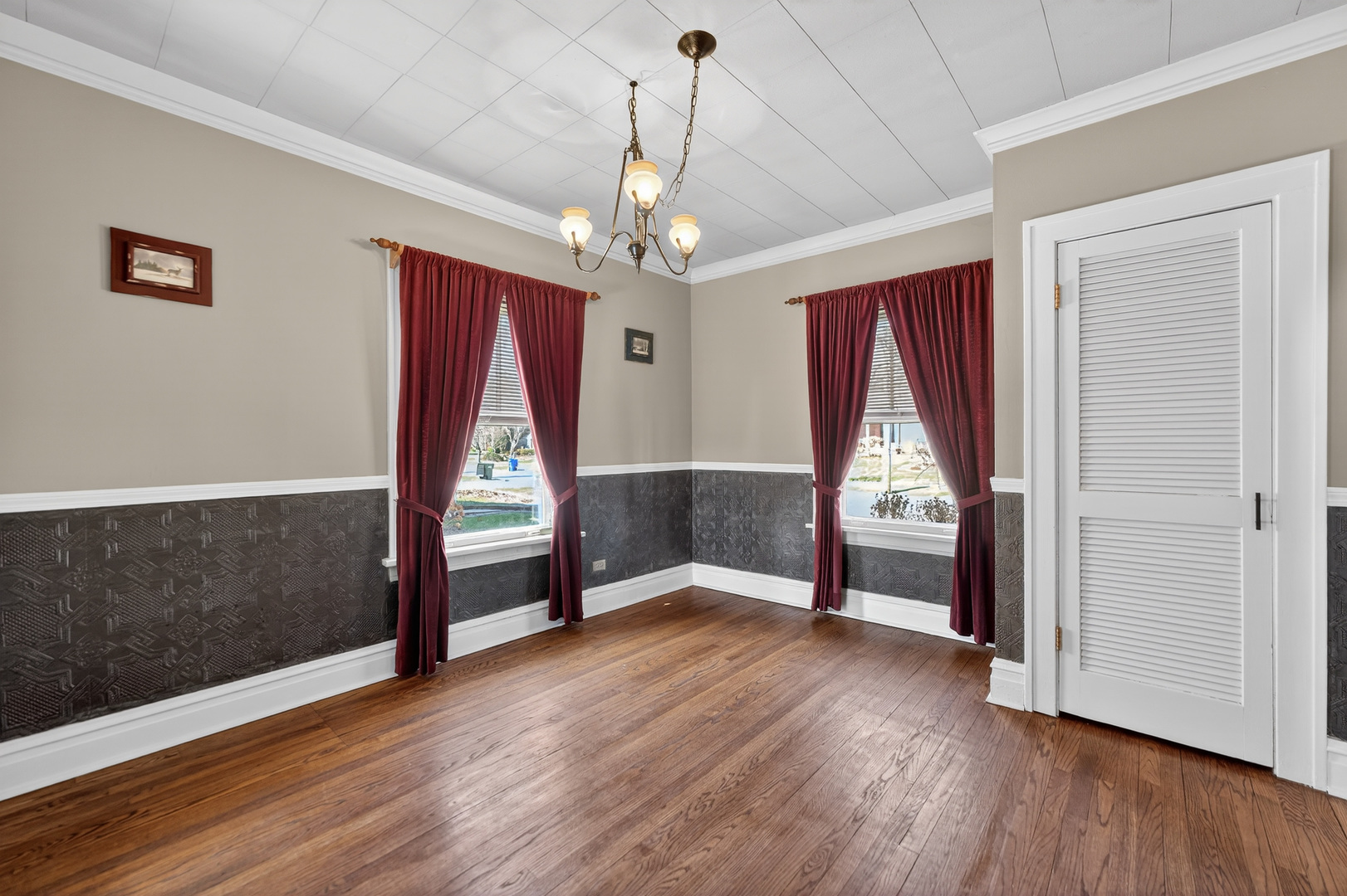 323 Hawthorne Boulevard