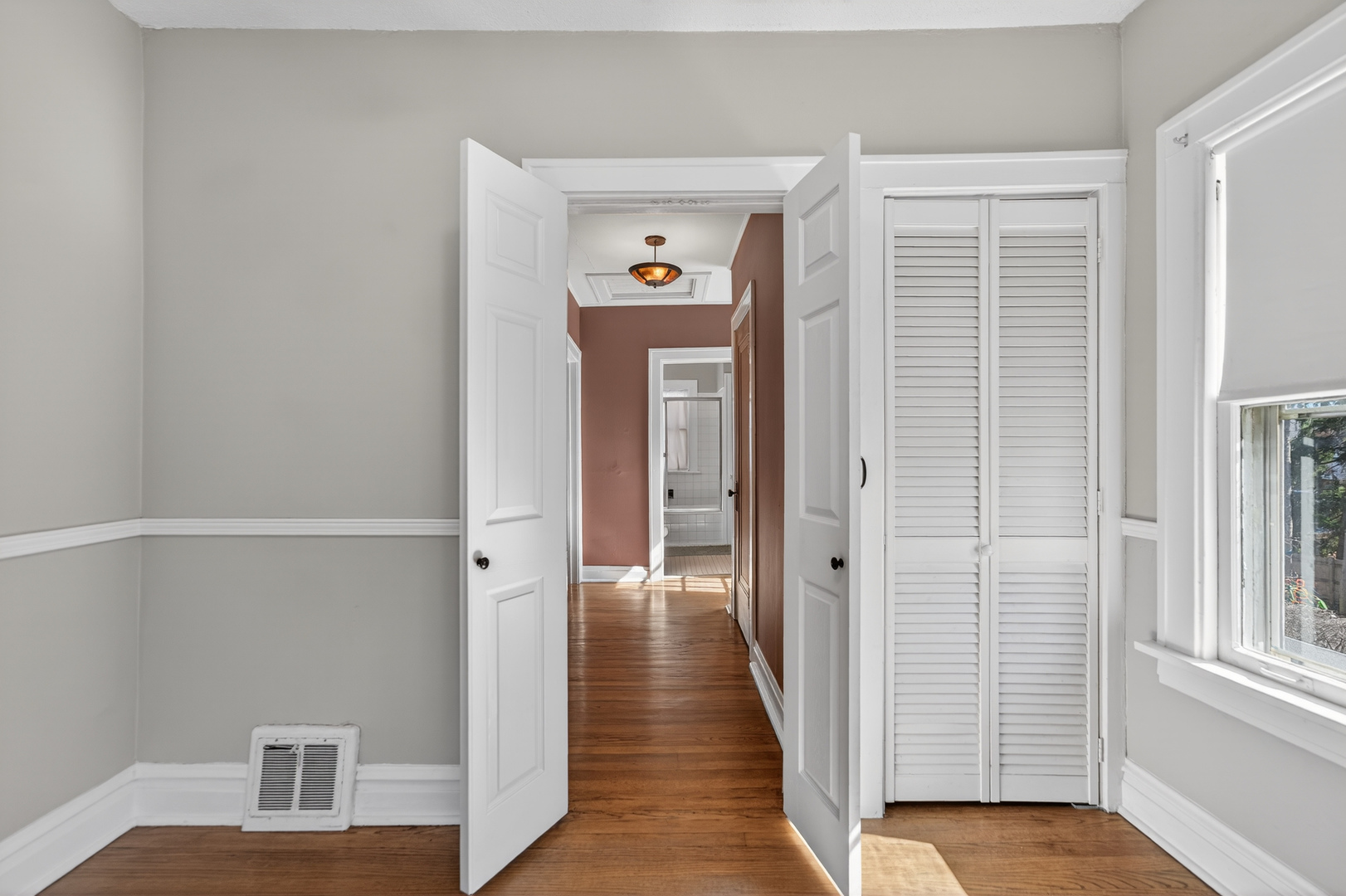 323 Hawthorne Boulevard