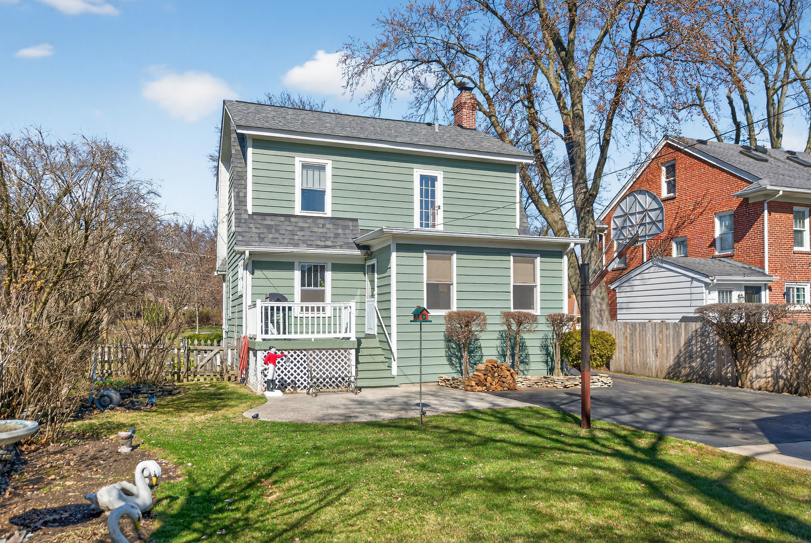 323 Hawthorne Boulevard