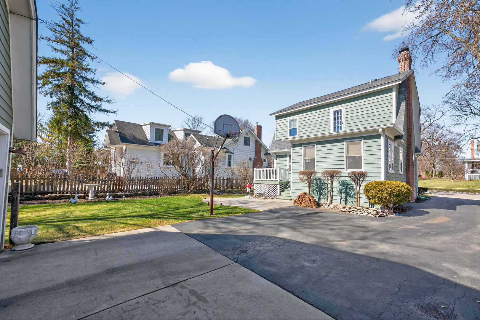 323 Hawthorne Boulevard