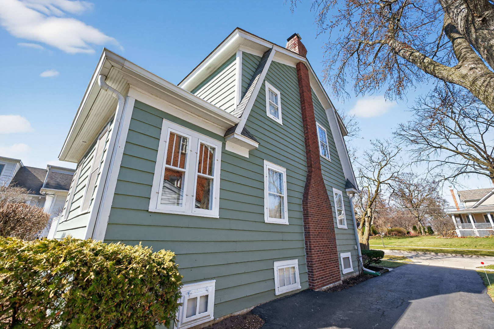 323 Hawthorne Boulevard