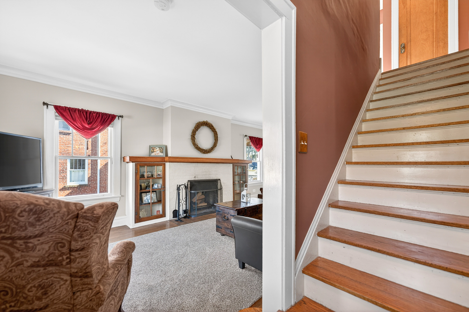 323 Hawthorne Boulevard