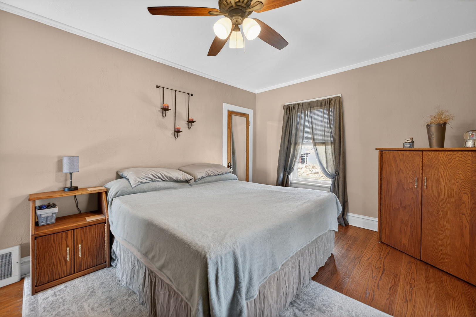 323 Hawthorne Boulevard