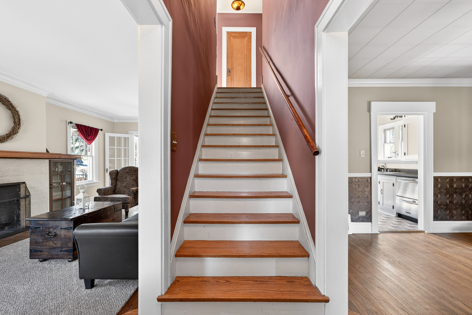 323 Hawthorne Boulevard