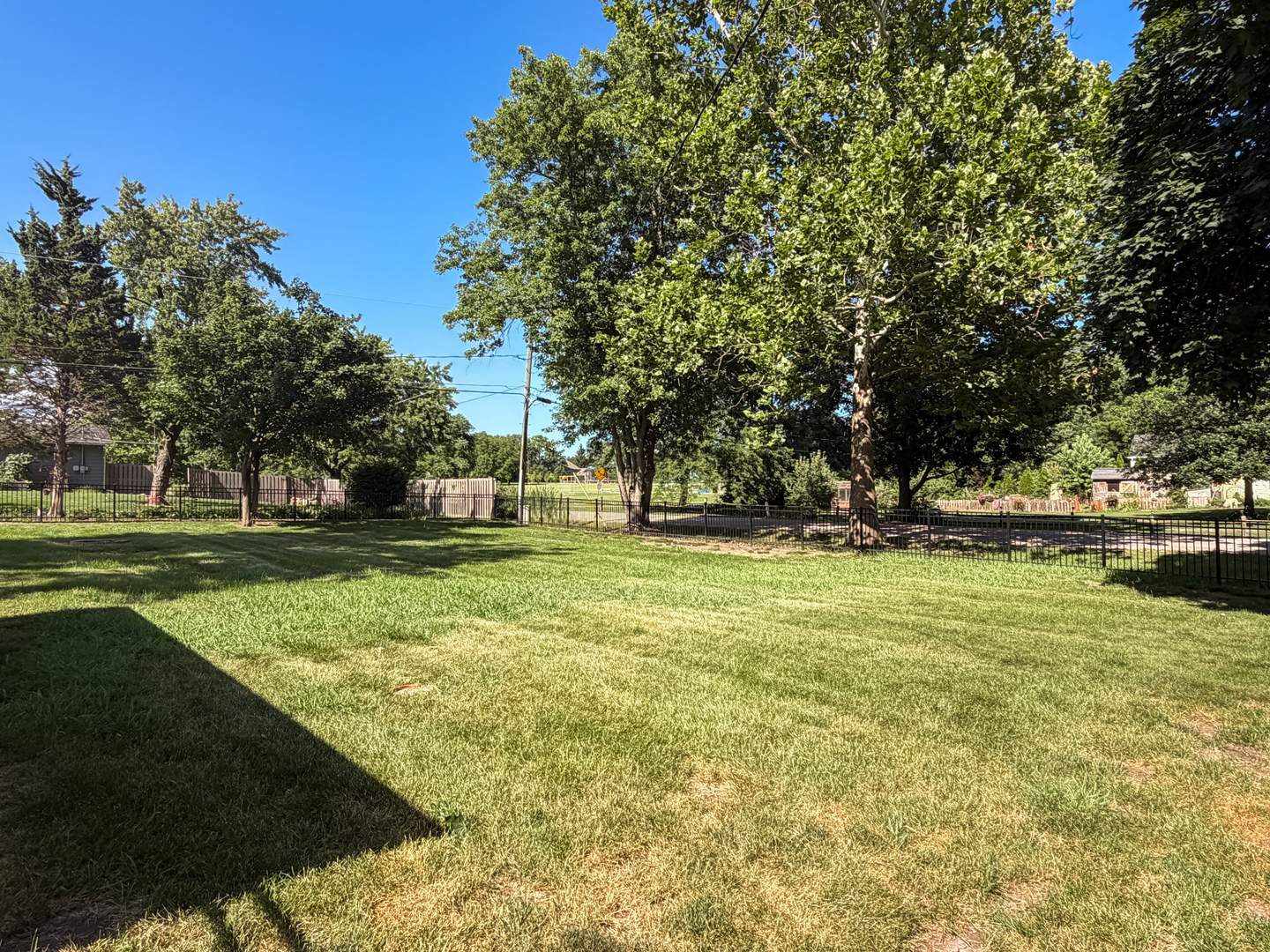 26W416 Macarthur Avenue