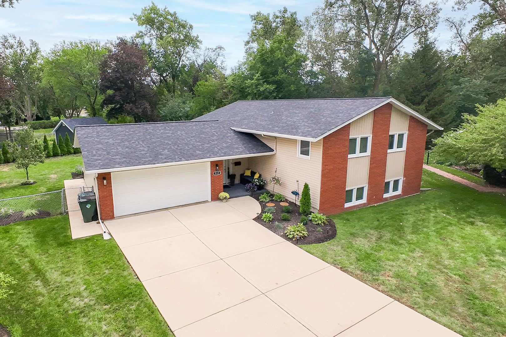 917 E Schirra Drive