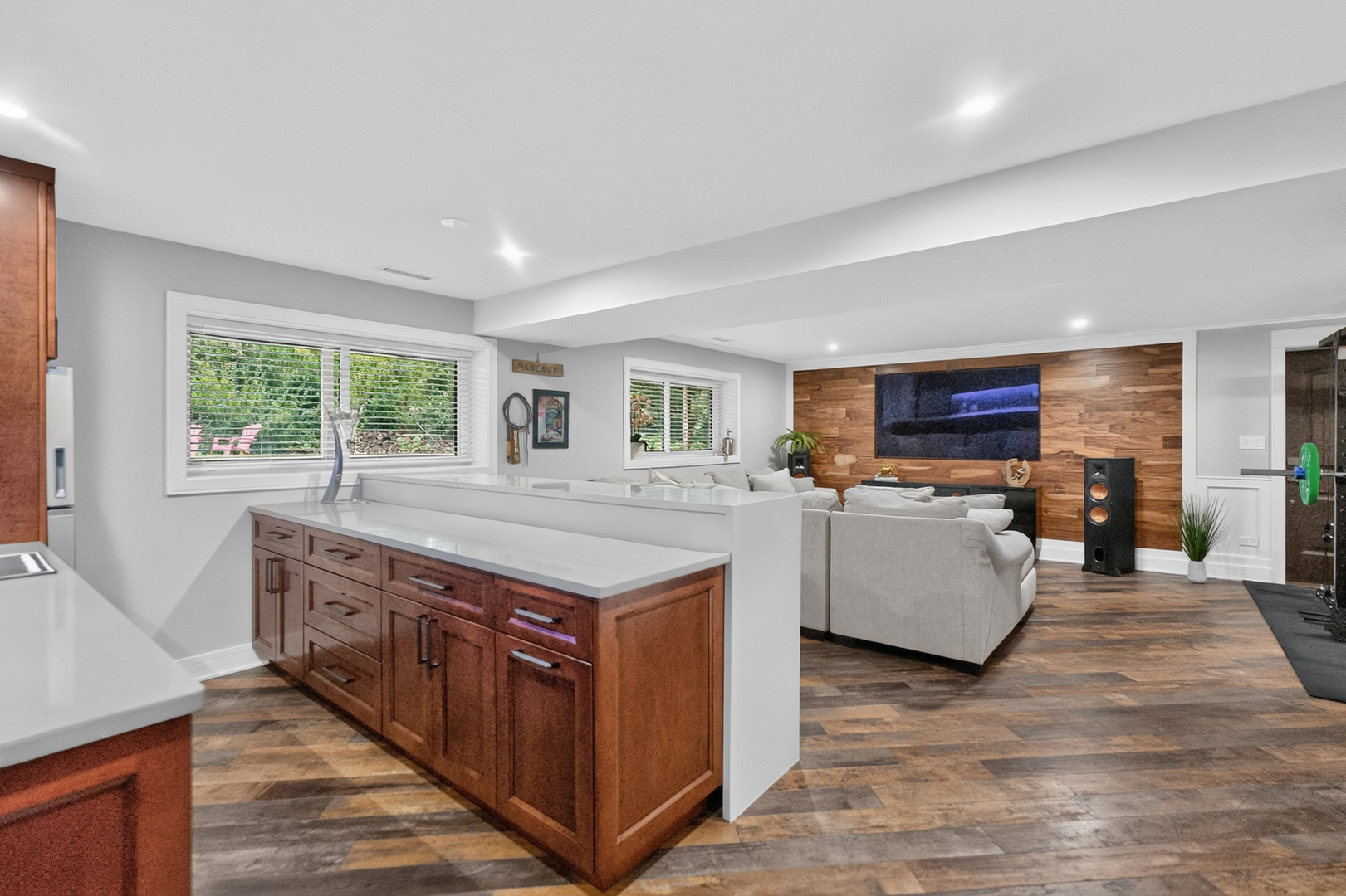 917 E Schirra Drive