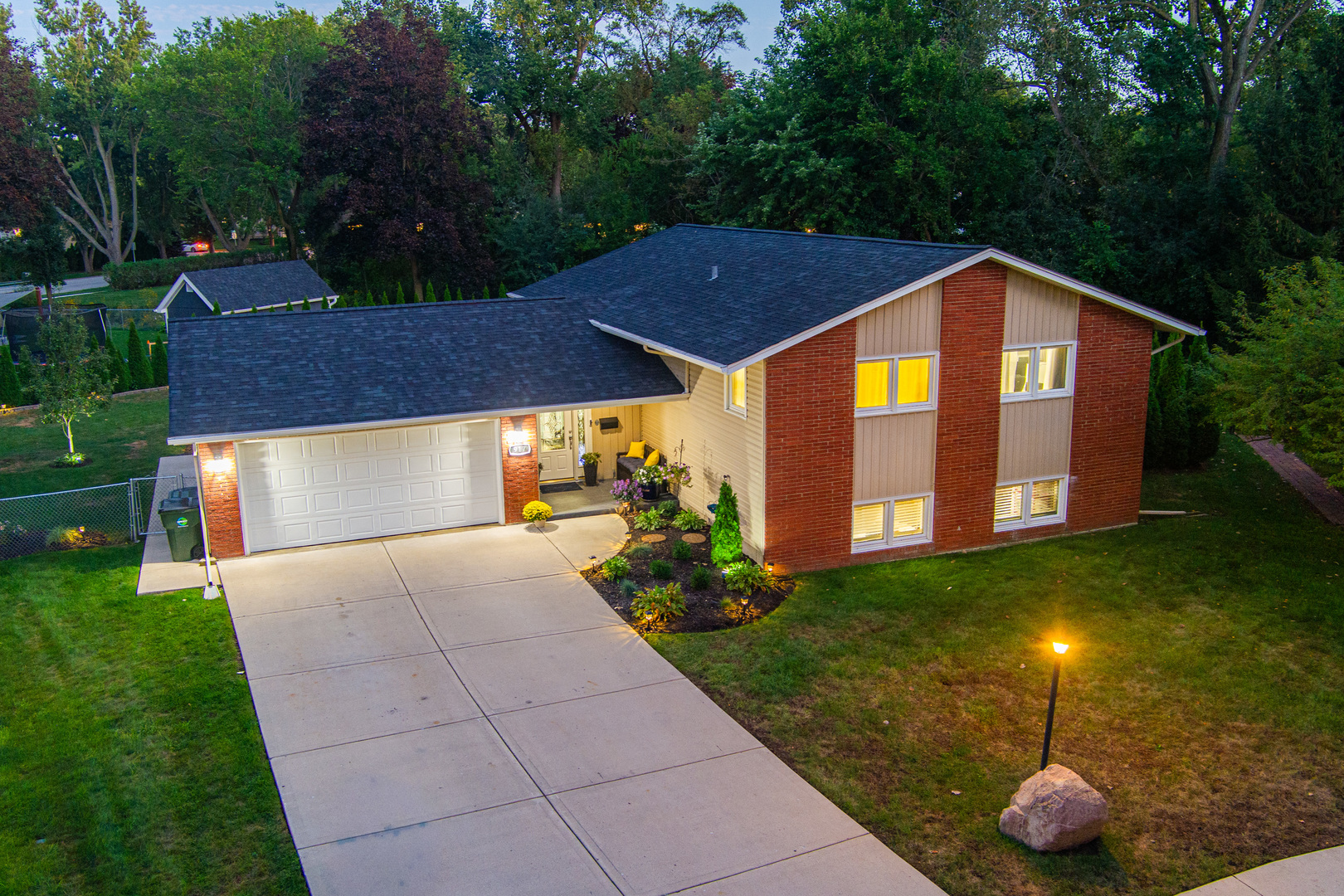 917 E Schirra Drive