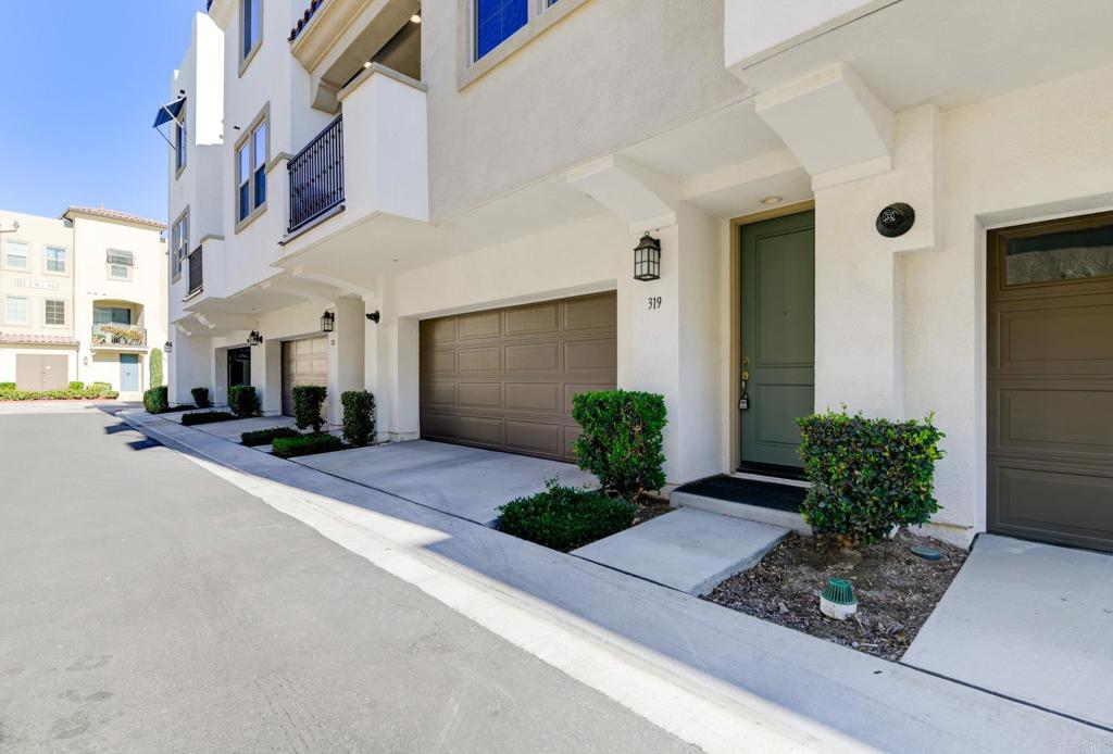 319 Lagoon Way