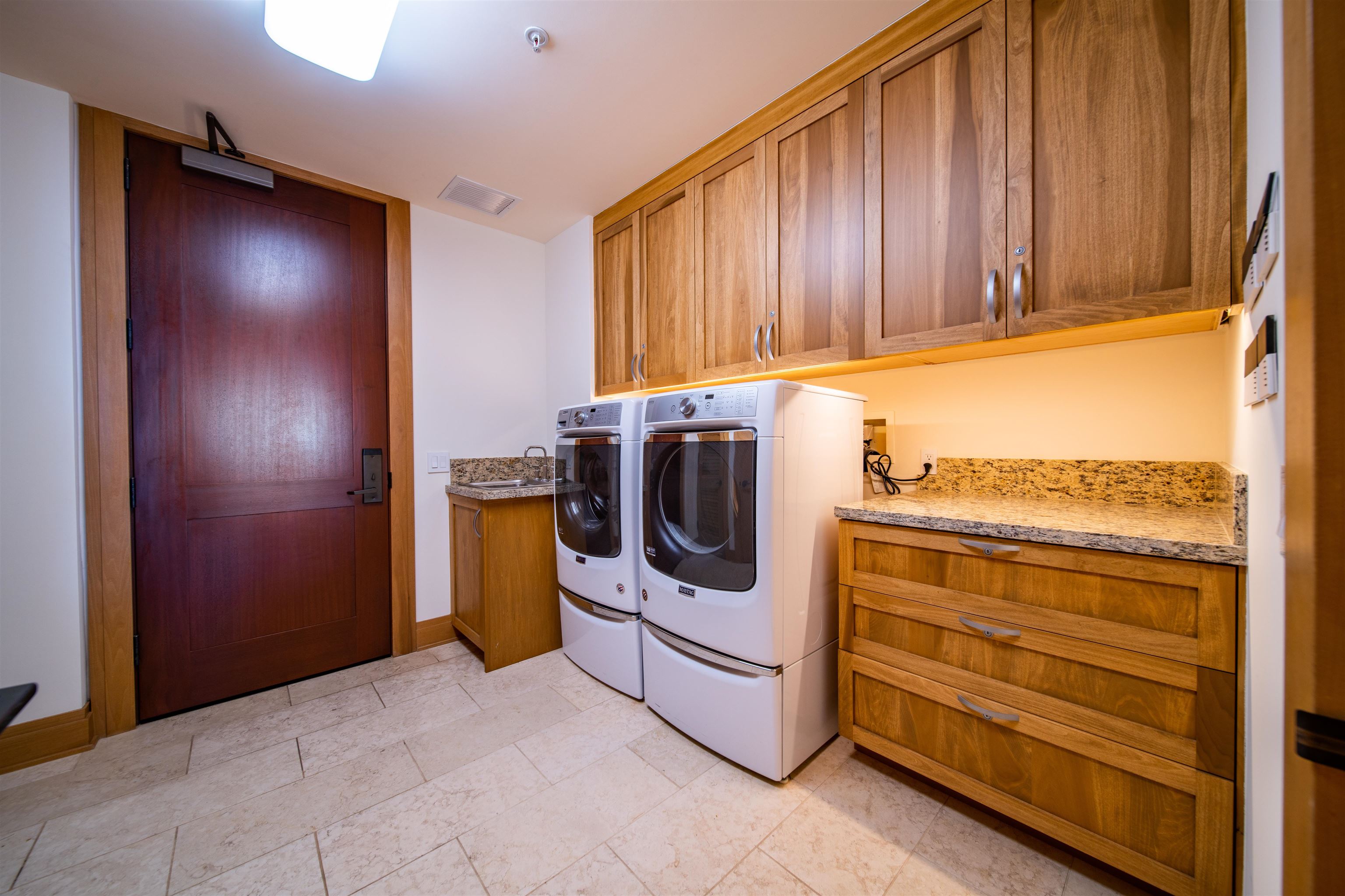 1 BAY Dr Unit: 1204