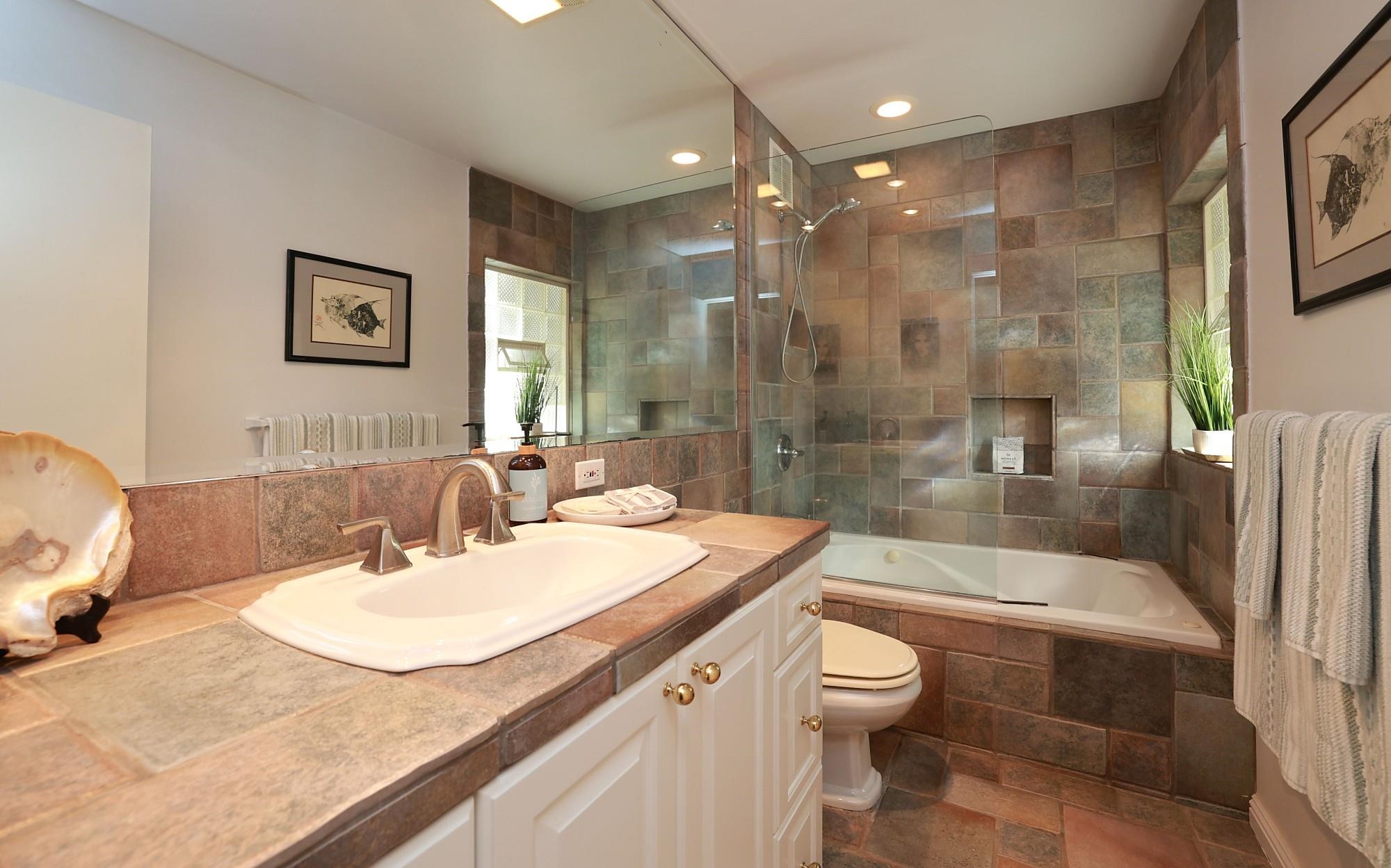 5045 LOWER HONOAPIILANI Rd Unit: 2