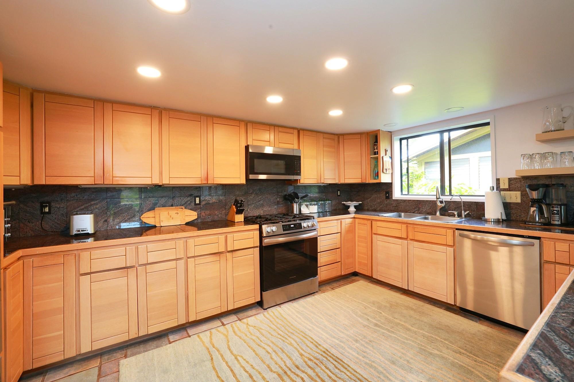 5045 LOWER HONOAPIILANI Rd Unit: 2
