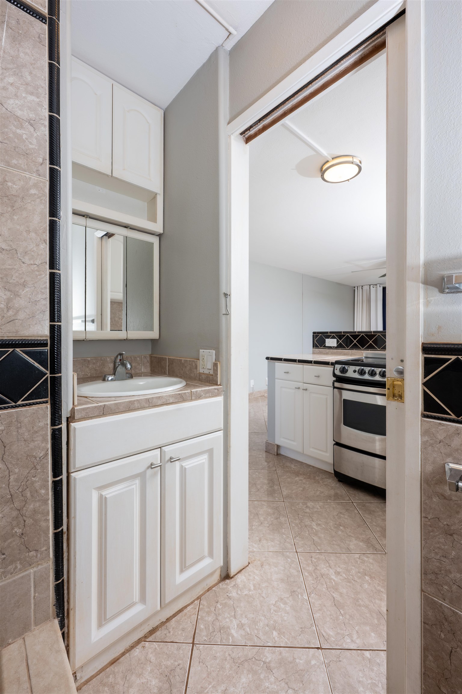 3660 LOWER HONOAPIILANI Rd Unit: 411