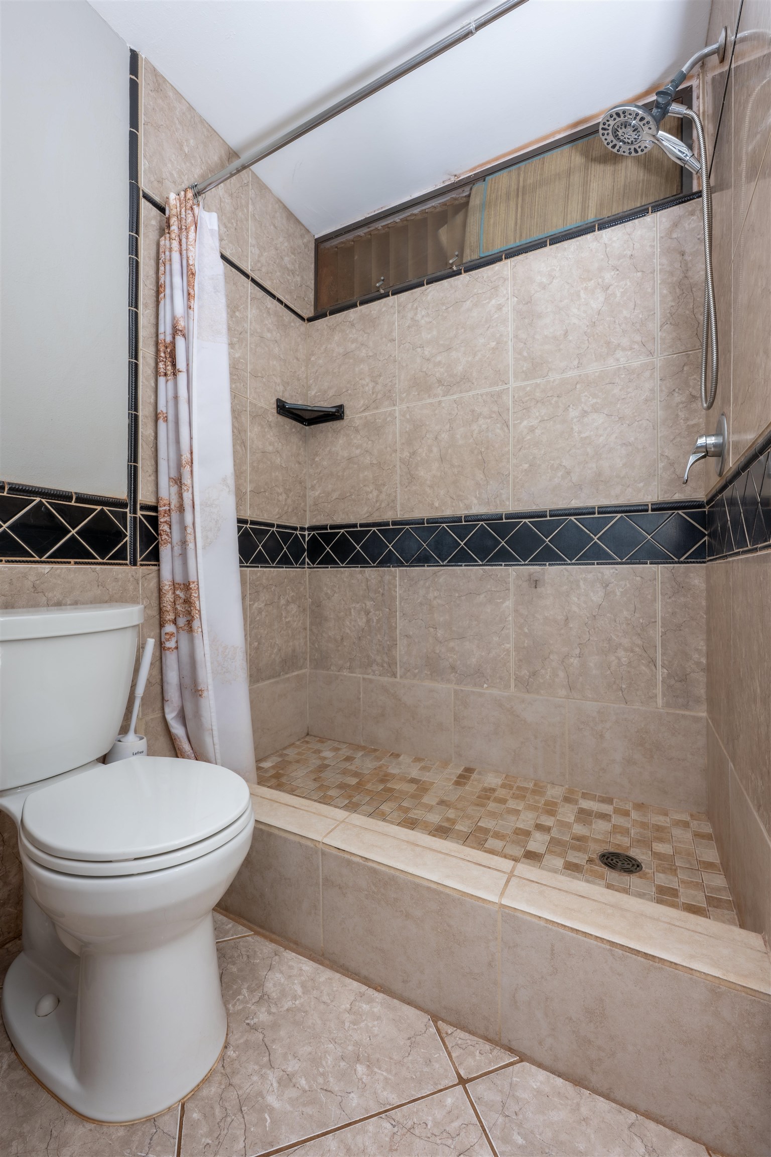 3660 LOWER HONOAPIILANI Rd Unit: 411