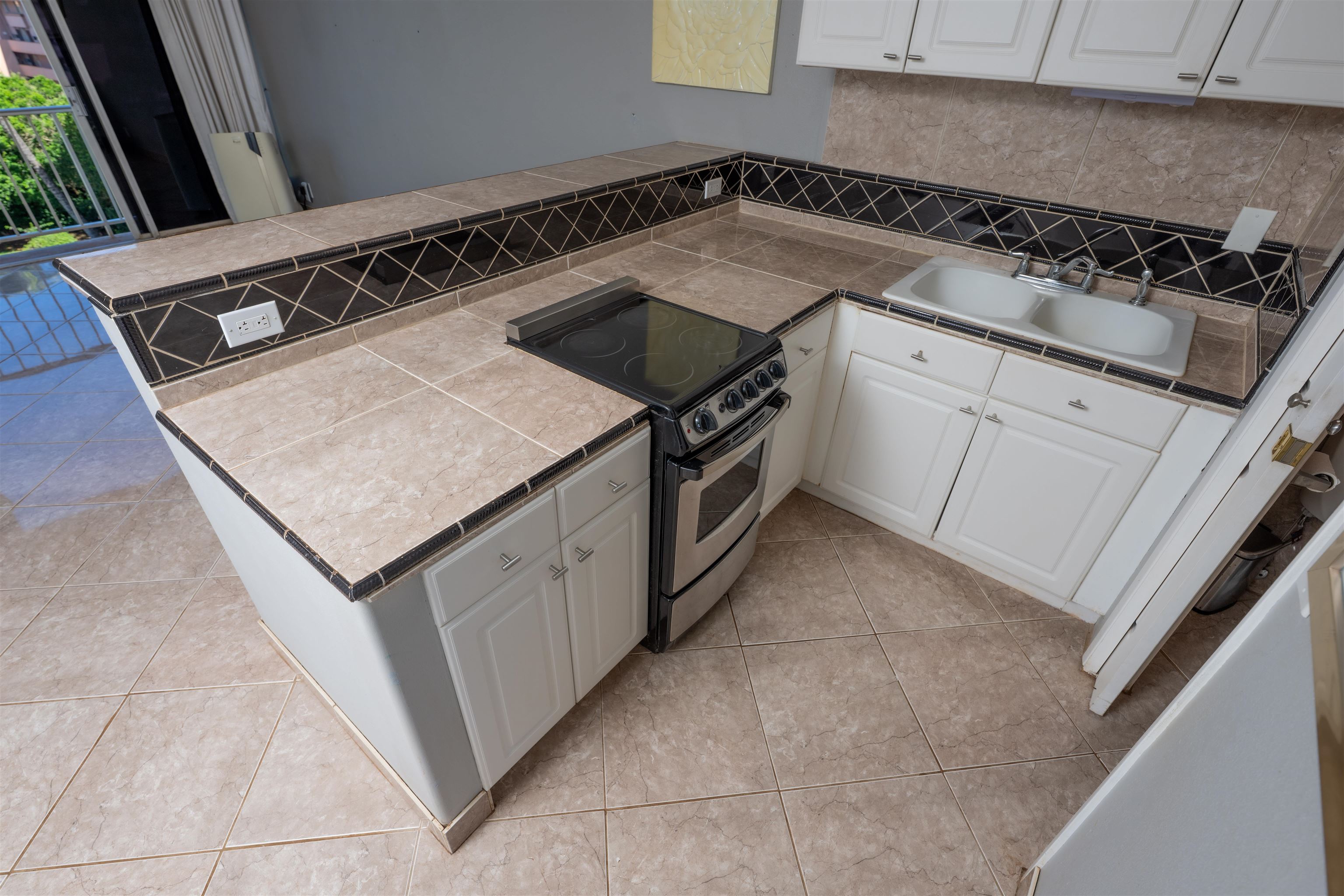 3660 LOWER HONOAPIILANI Rd Unit: 411