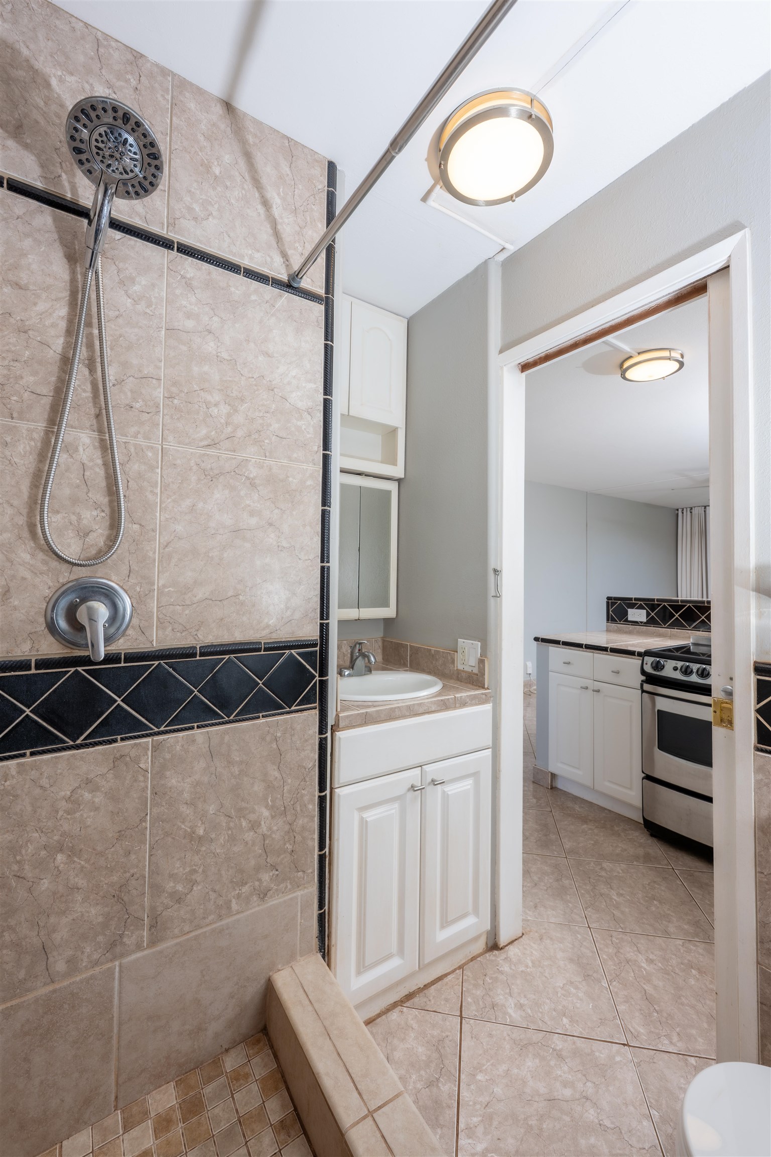 3660 LOWER HONOAPIILANI Rd Unit: 411