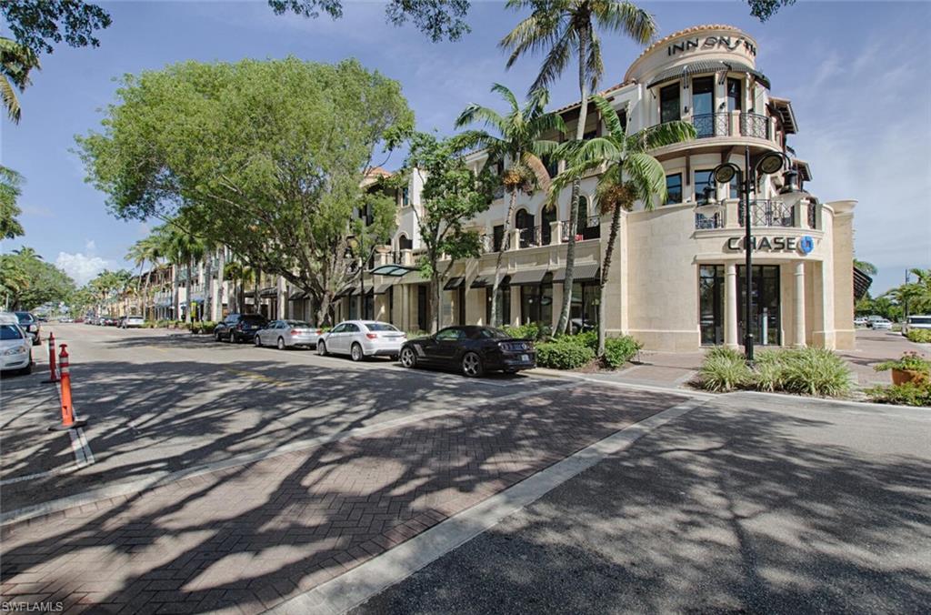 3030 Binnacle DR # 206, NAPLES Unit: 206