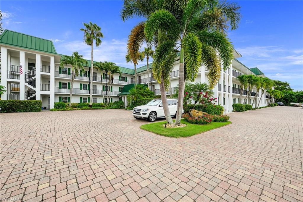 3030 Binnacle DR # 206, NAPLES Unit: 206
