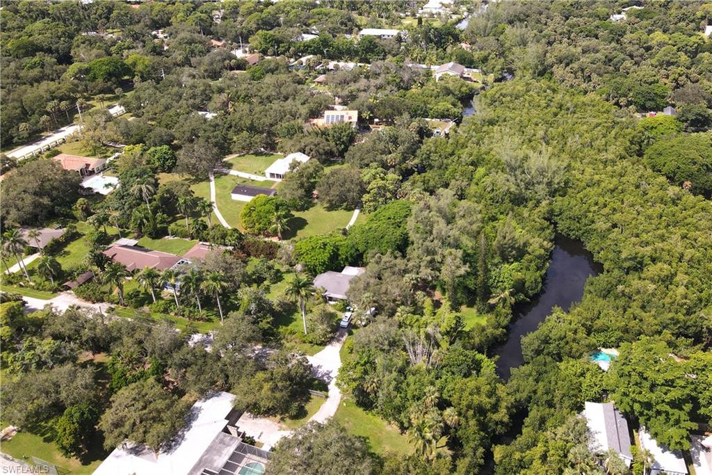 1063 Shadowlawn DR, NAPLES
