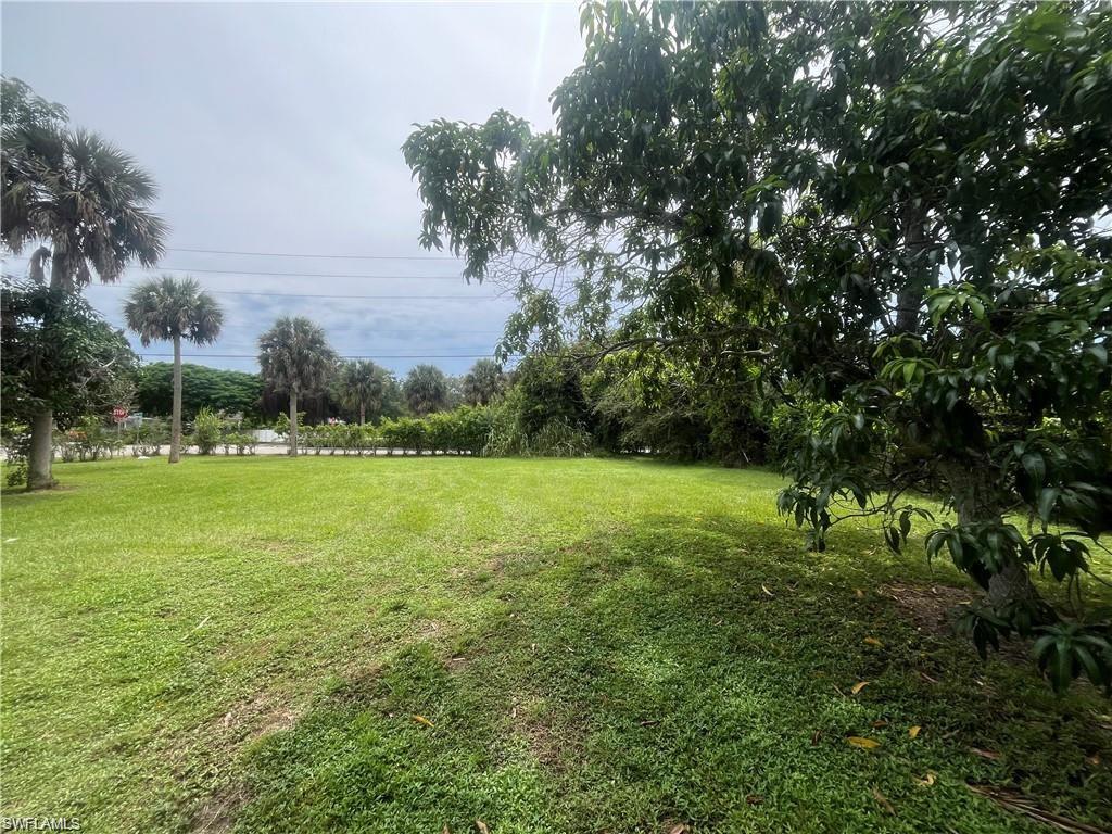 1063 Shadowlawn DR, NAPLES