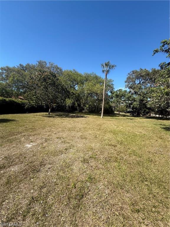 1063 Shadowlawn DR, NAPLES