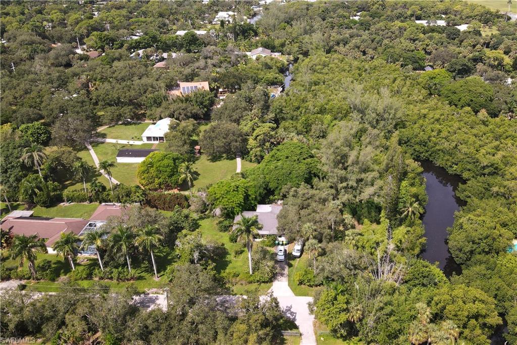 1063 Shadowlawn DR, NAPLES