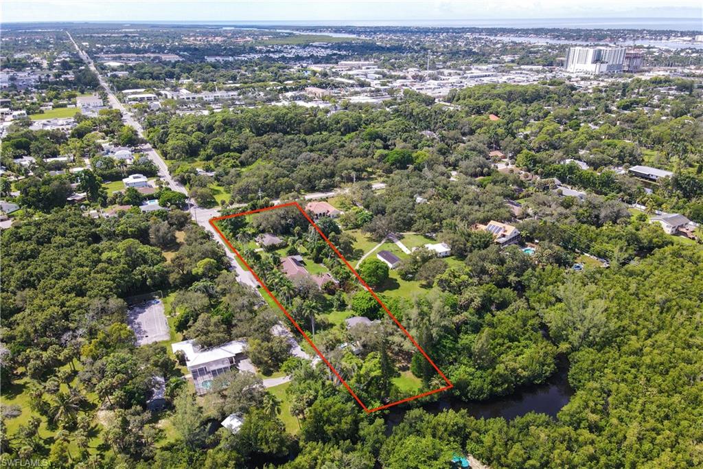 1063 Shadowlawn DR, NAPLES