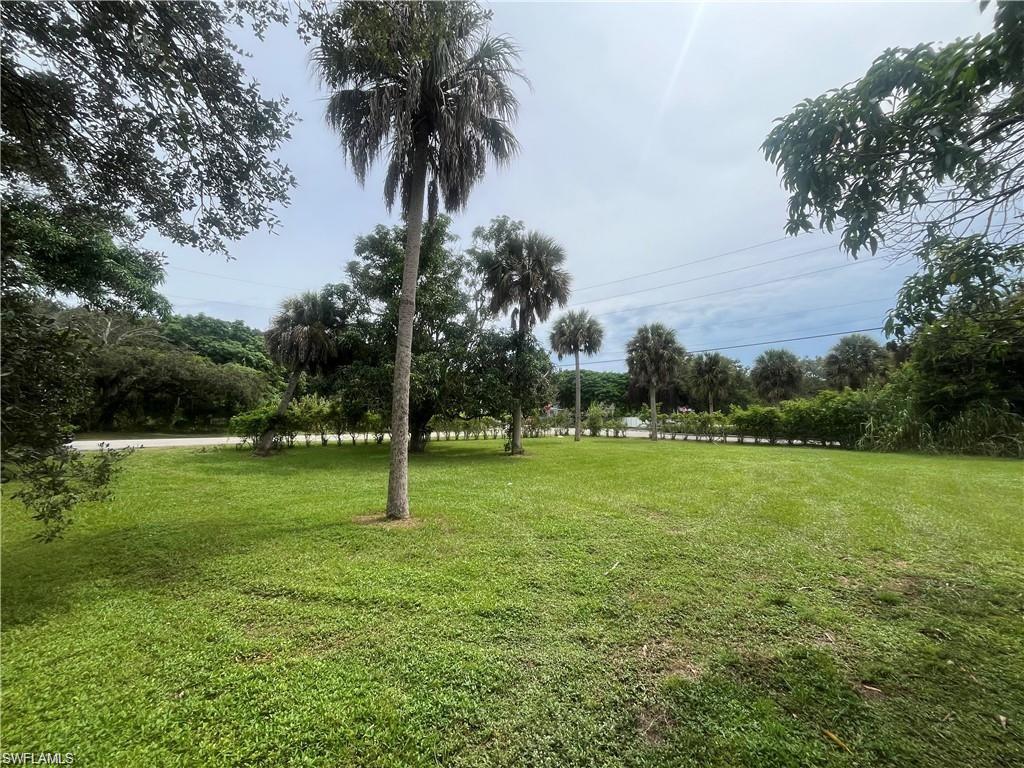1063 Shadowlawn DR, NAPLES