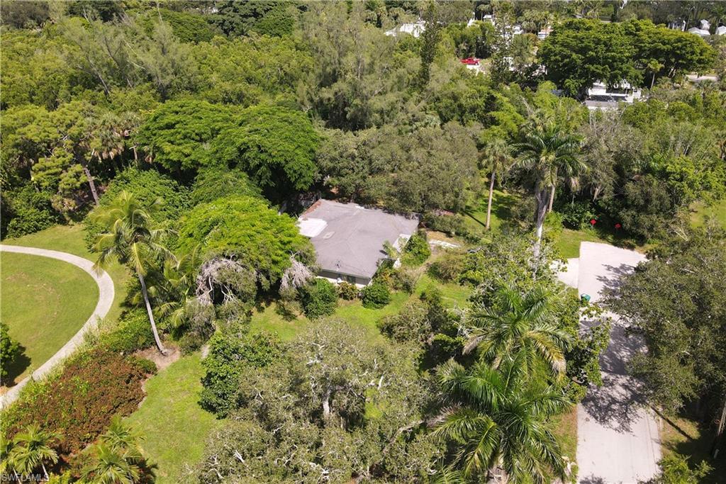 1063 Shadowlawn DR, NAPLES