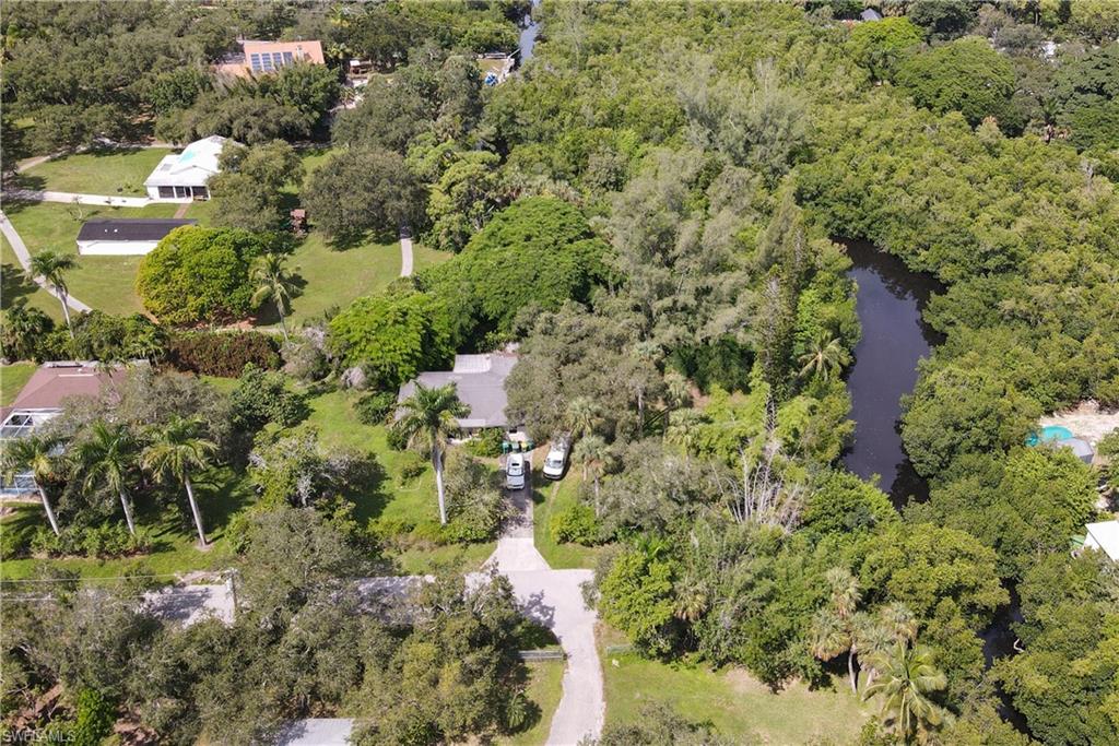 1063 Shadowlawn DR, NAPLES
