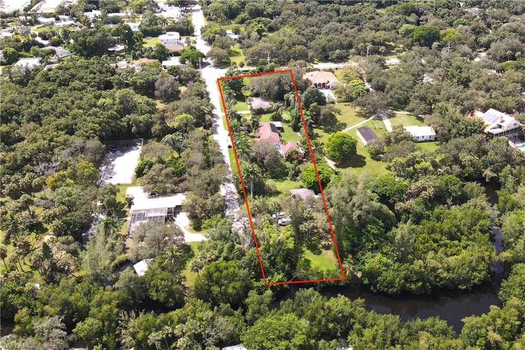 1063 Shadowlawn DR, NAPLES