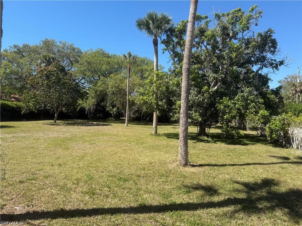 1063 Shadowlawn DR, NAPLES