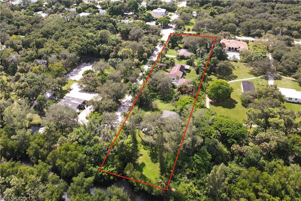 1063 Shadowlawn DR, NAPLES